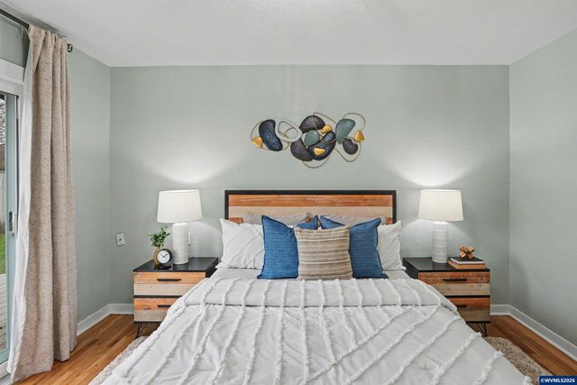 1084 24th St NE, Salem, OR 97301