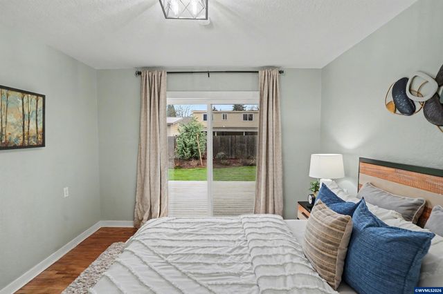 1084 24th St NE, Salem, OR 97301