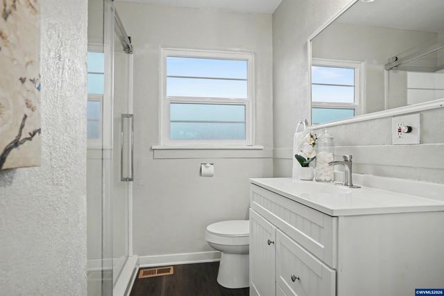 1084 24th St NE, Salem, OR 97301