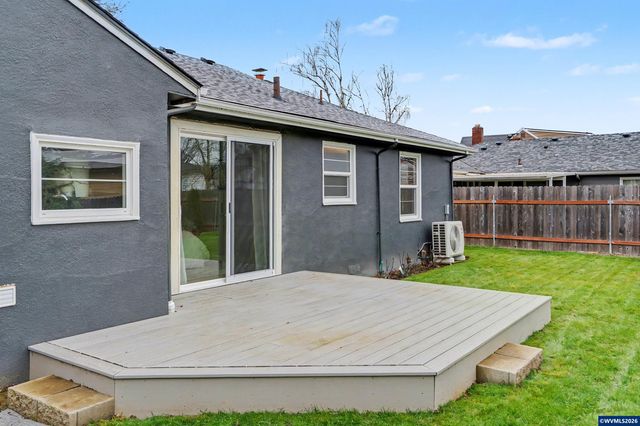 1084 24th St NE, Salem, OR 97301