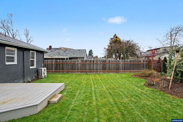 1084 24th St NE, Salem, OR 97301