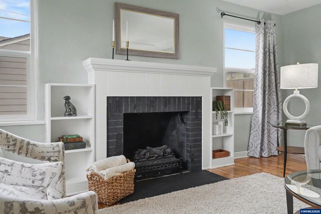 1084 24th St NE, Salem, OR 97301