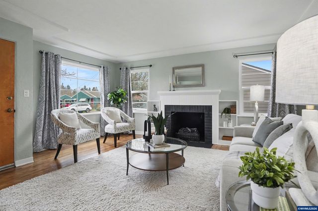 1084 24th St NE, Salem, OR 97301