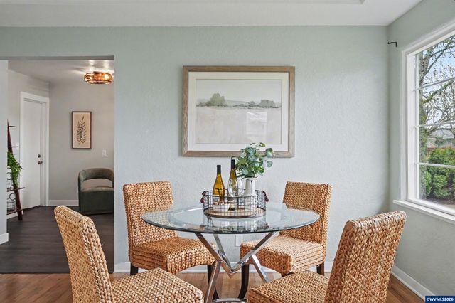 1084 24th St NE, Salem, OR 97301