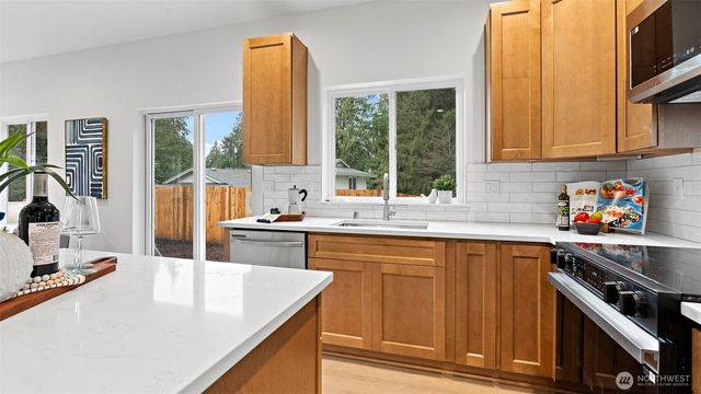 21855 Wavecrest Avenue NE, Poulsbo, WA 98370