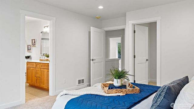 21855 Wavecrest Avenue NE, Poulsbo, WA 98370