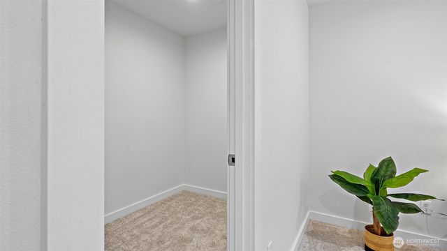 21855 Wavecrest Avenue NE, Poulsbo, WA 98370