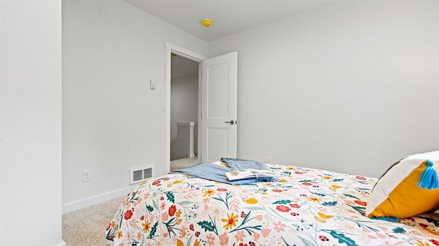 21855 Wavecrest Avenue NE, Poulsbo, WA 98370