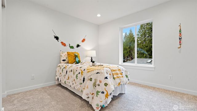 21855 Wavecrest Avenue NE, Poulsbo, WA 98370