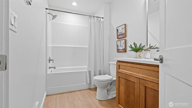 21855 Wavecrest Avenue NE, Poulsbo, WA 98370