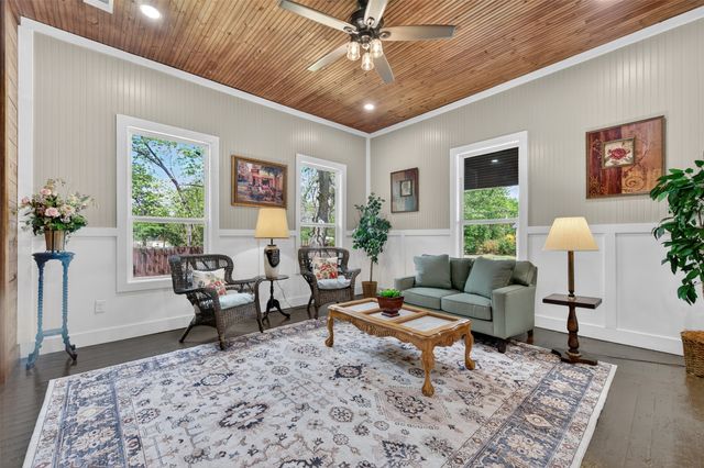 909 N Howard Street, Palestine, TX 75801