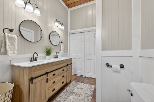 909 N Howard Street, Palestine, TX 75801