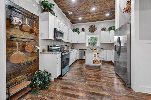 909 N Howard Street, Palestine, TX 75801