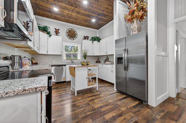 909 N Howard Street, Palestine, TX 75801