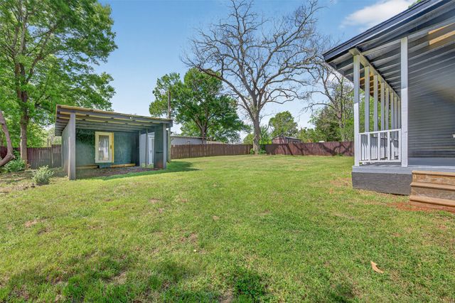 909 N Howard Street, Palestine, TX 75801