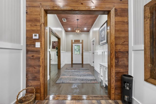 909 N Howard Street, Palestine, TX 75801