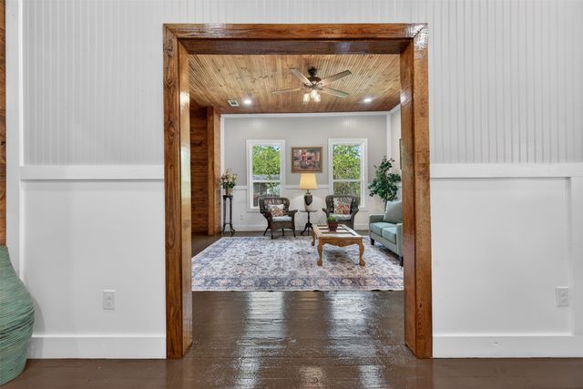 909 N Howard Street, Palestine, TX 75801