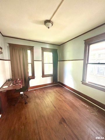 214 E THRUSH Avenue, Peoria, IL 61603