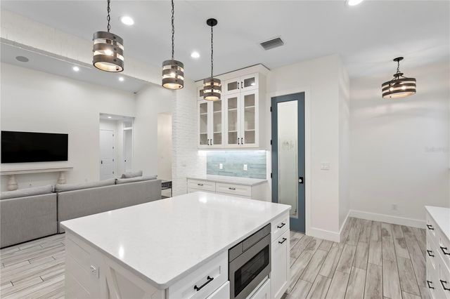 1009 S MORRISON COURT, Tampa, FL 33629