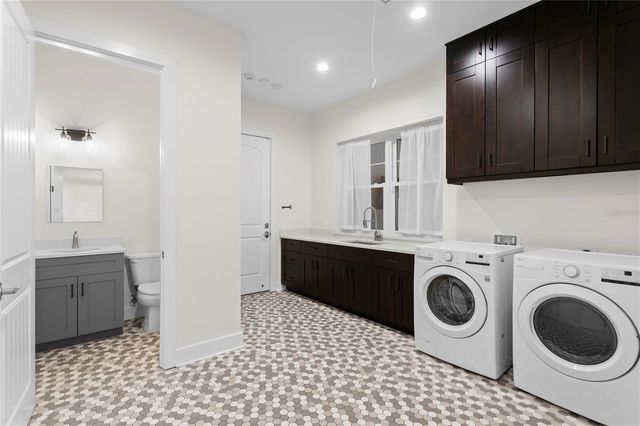 1009 S MORRISON COURT, Tampa, FL 33629
