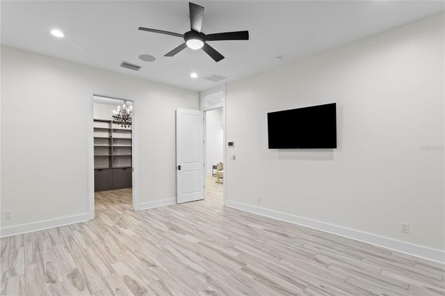 1009 S MORRISON COURT, Tampa, FL 33629