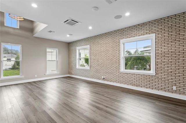 1009 S MORRISON COURT, Tampa, FL 33629