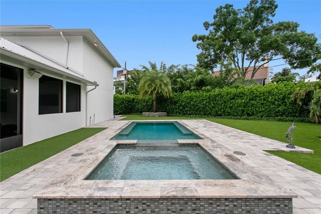 1009 S MORRISON COURT, Tampa, FL 33629