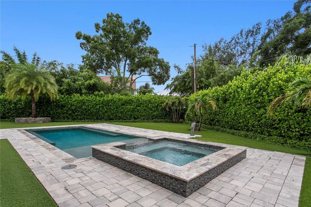 1009 S MORRISON COURT, Tampa, FL 33629