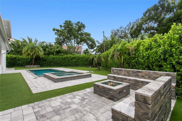 1009 S MORRISON COURT, Tampa, FL 33629