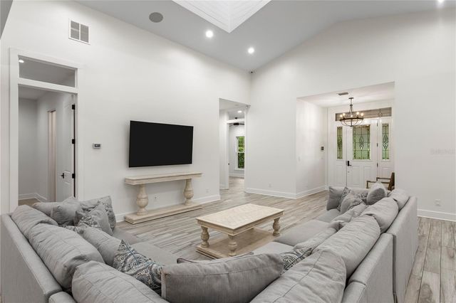 1009 S MORRISON COURT, Tampa, FL 33629