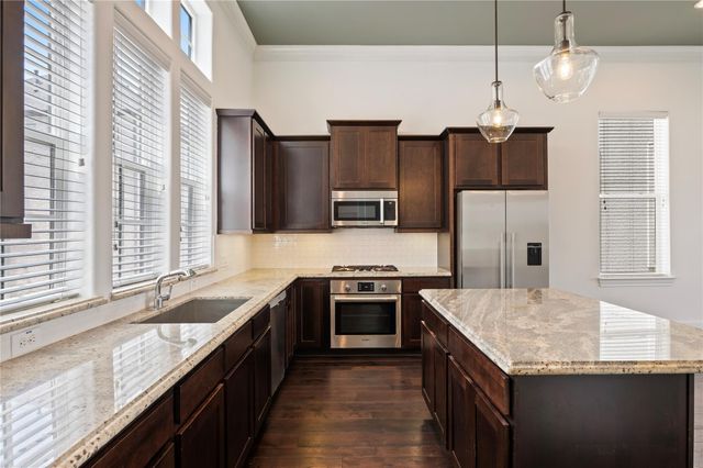 9674 Knight Road, Houston, TX 77045