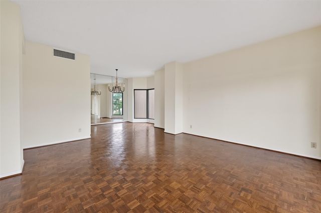 661 Bering Drive 409, Houston, TX 77057