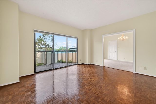 661 Bering Drive 409, Houston, TX 77057