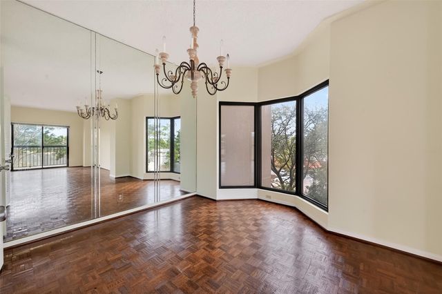 661 Bering Drive 409, Houston, TX 77057