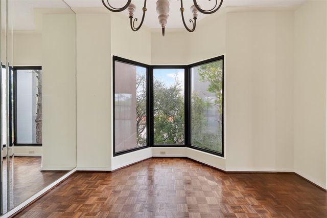 661 Bering Drive 409, Houston, TX 77057