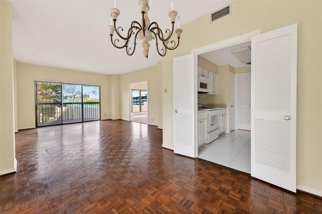 661 Bering Drive 409, Houston, TX 77057