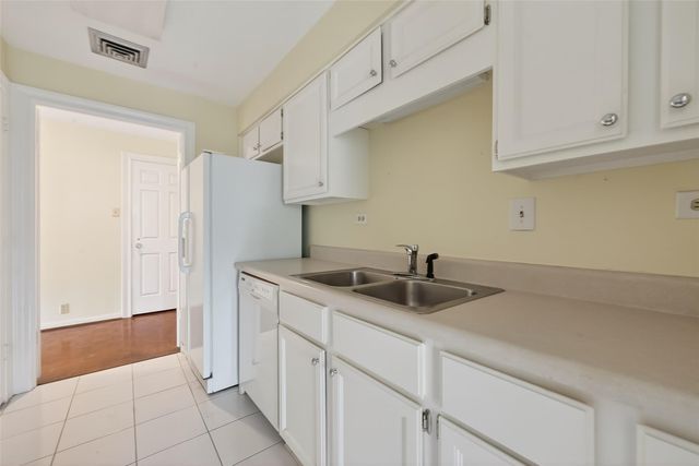 661 Bering Drive 409, Houston, TX 77057