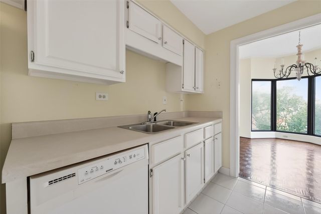 661 Bering Drive 409, Houston, TX 77057