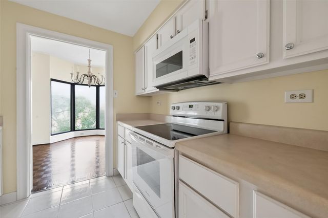 661 Bering Drive 409, Houston, TX 77057