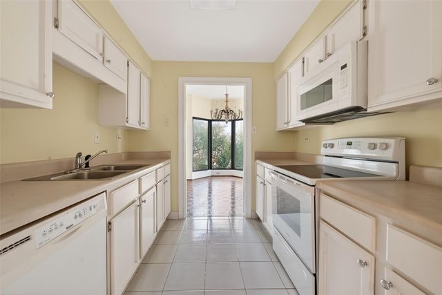 661 Bering Drive 409, Houston, TX 77057