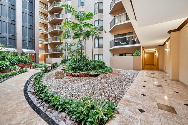 661 Bering Drive 409, Houston, TX 77057