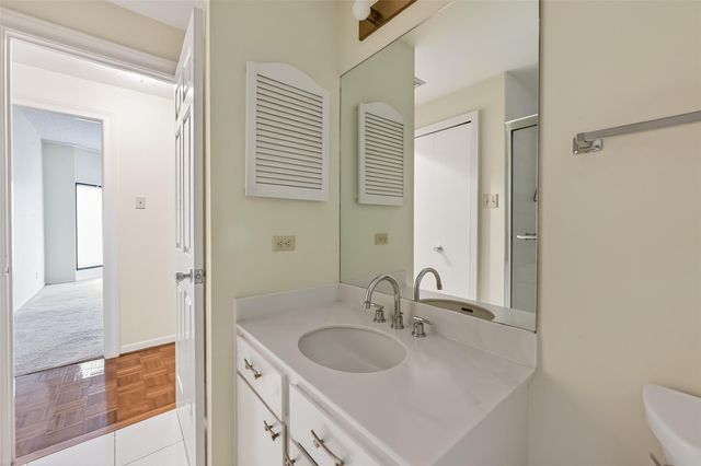 661 Bering Drive 409, Houston, TX 77057