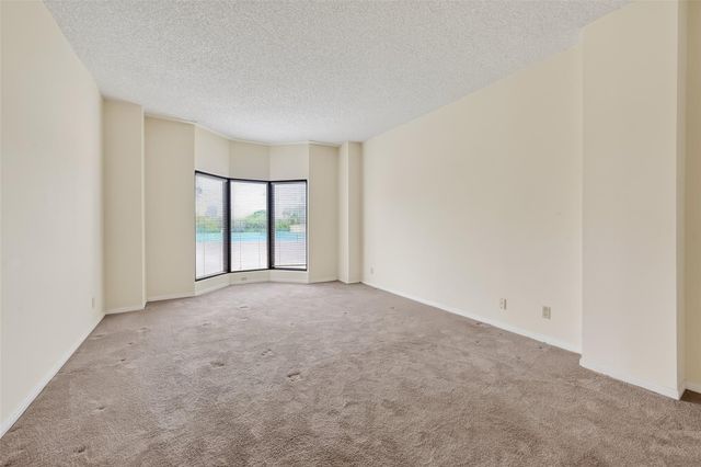 661 Bering Drive 409, Houston, TX 77057