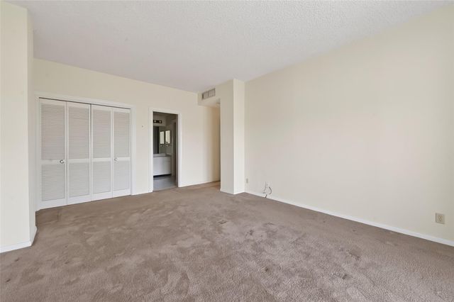 661 Bering Drive 409, Houston, TX 77057