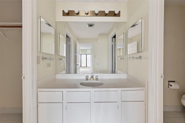 661 Bering Drive 409, Houston, TX 77057