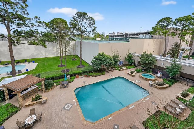 661 Bering Drive 409, Houston, TX 77057