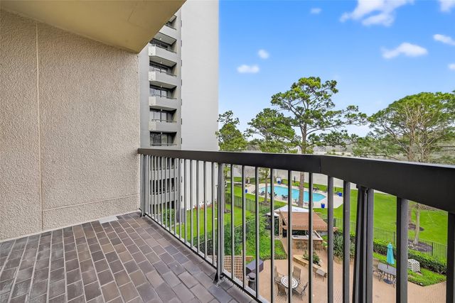 661 Bering Drive 409, Houston, TX 77057
