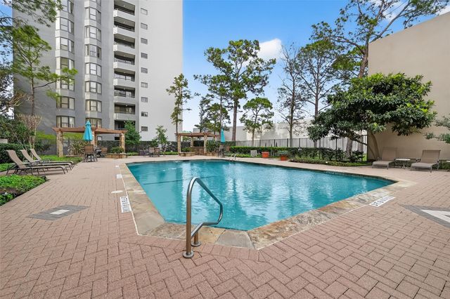 661 Bering Drive 409, Houston, TX 77057