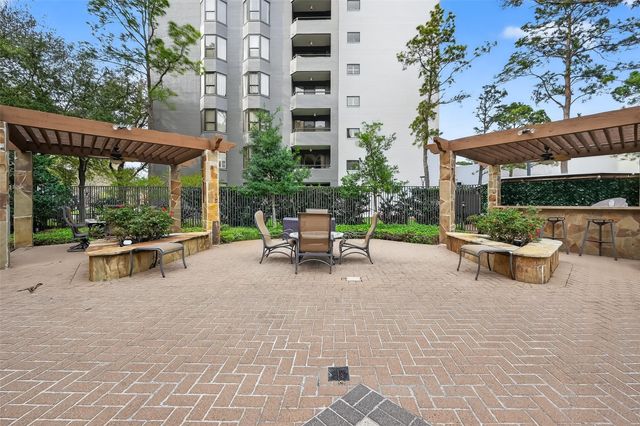 661 Bering Drive 409, Houston, TX 77057