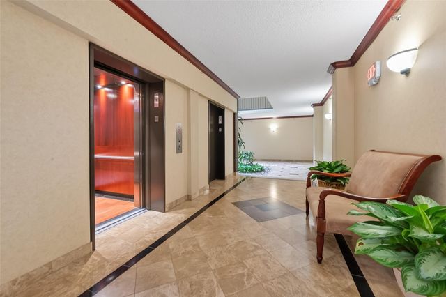 661 Bering Drive 409, Houston, TX 77057